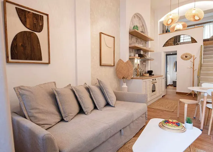 Namaste Lofts Near Seaside 테살로니키